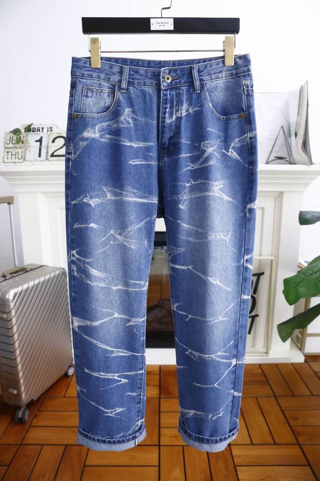 Loewe. 25 Summer new trendy brand loose original men's versatile jeans with luxu