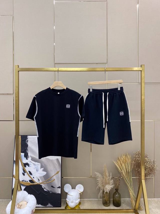 Loewe's popular spring and summer online model, short-sleeved round-neck suit wi