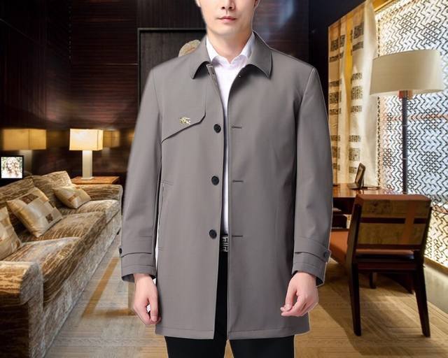 Recommended by the owner! The hot item! The latest Burberry trench coat! High-en