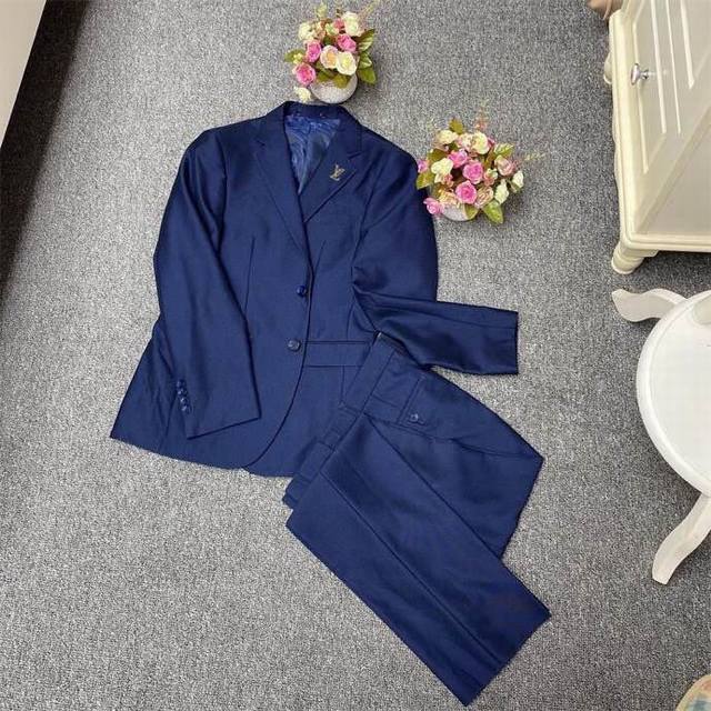 First choice for business! Formal suits are a must for business negotiations and