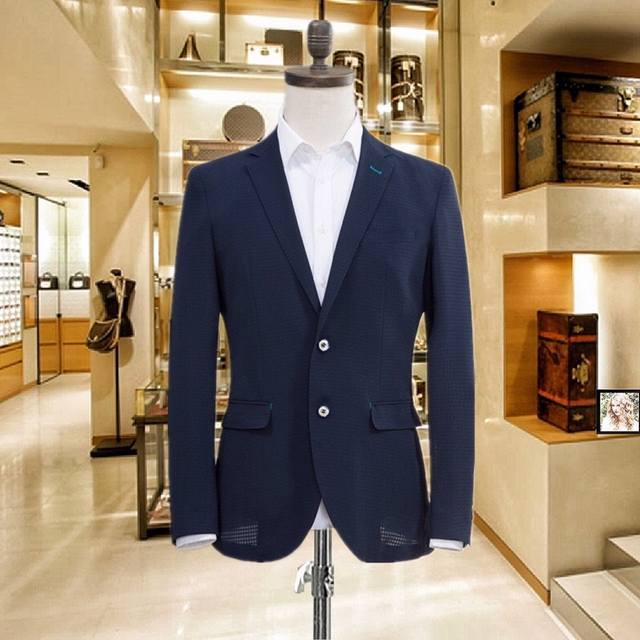 First choice for business! Formal suits are a must for negotiation and job hunti
