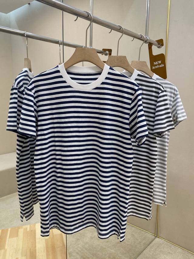 Lss New Striped Crewneck T-shirt, this T-shirt with pinstripes is ideal for thos