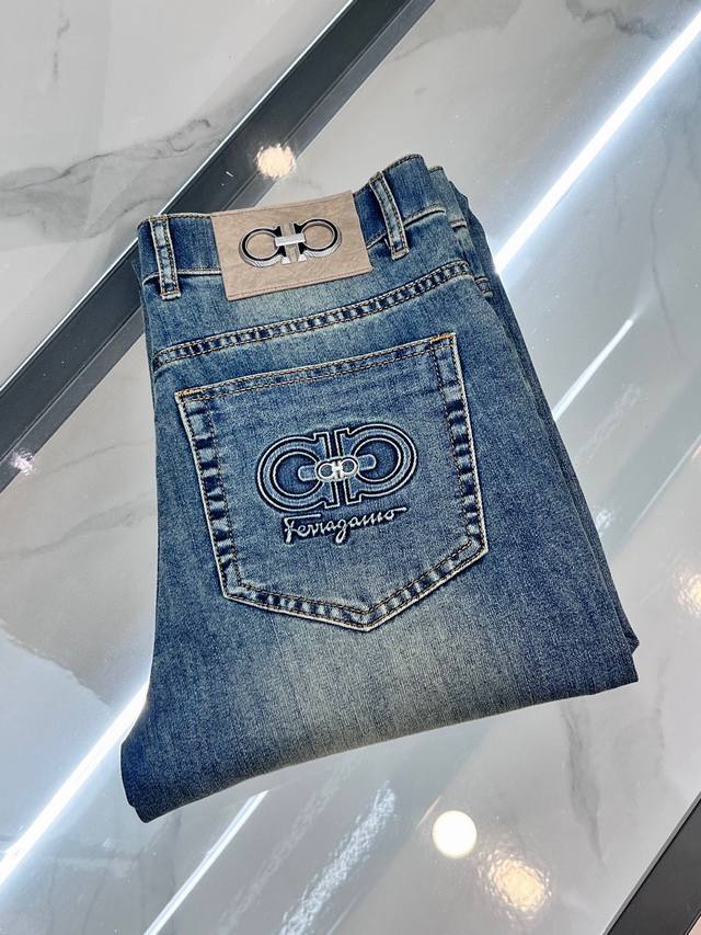 Salvatore Ferragamo 2025Ss early spring new thin heavy-duty casual jeans, import