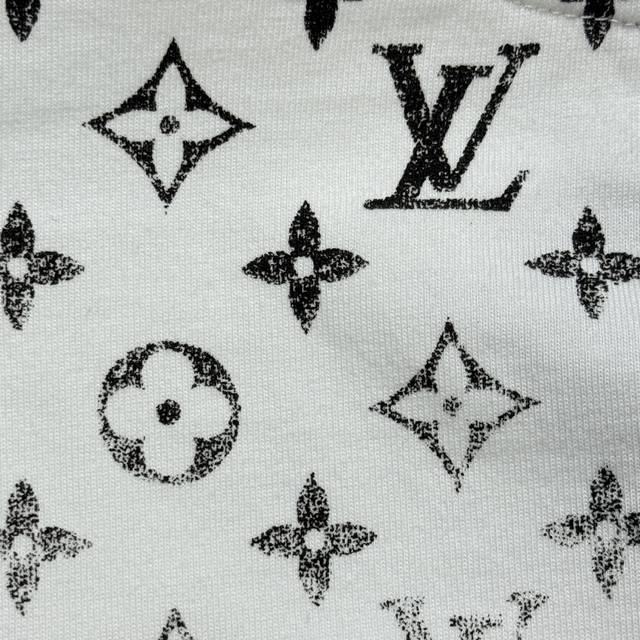 Logo pattern print enlarged real shot