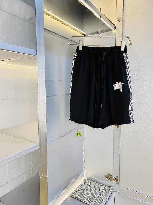 Couple's Good News for Fat People 220 pounds can wear Dior. Highly recommended!