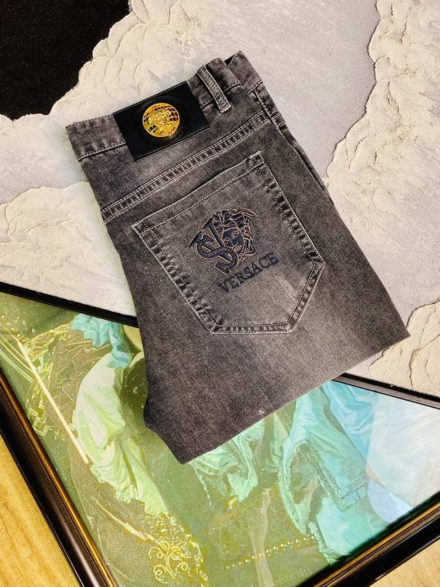 Versace 25Ss spring and summer new men's small straight jeans are super soft, el