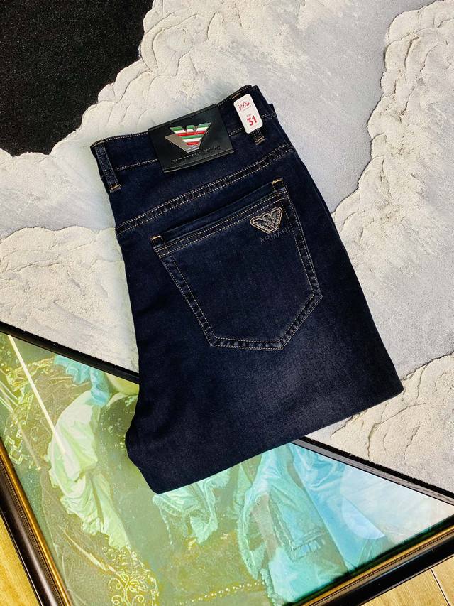 Armani 25Ss spring and summer new men's small straight jeans. The new style is s