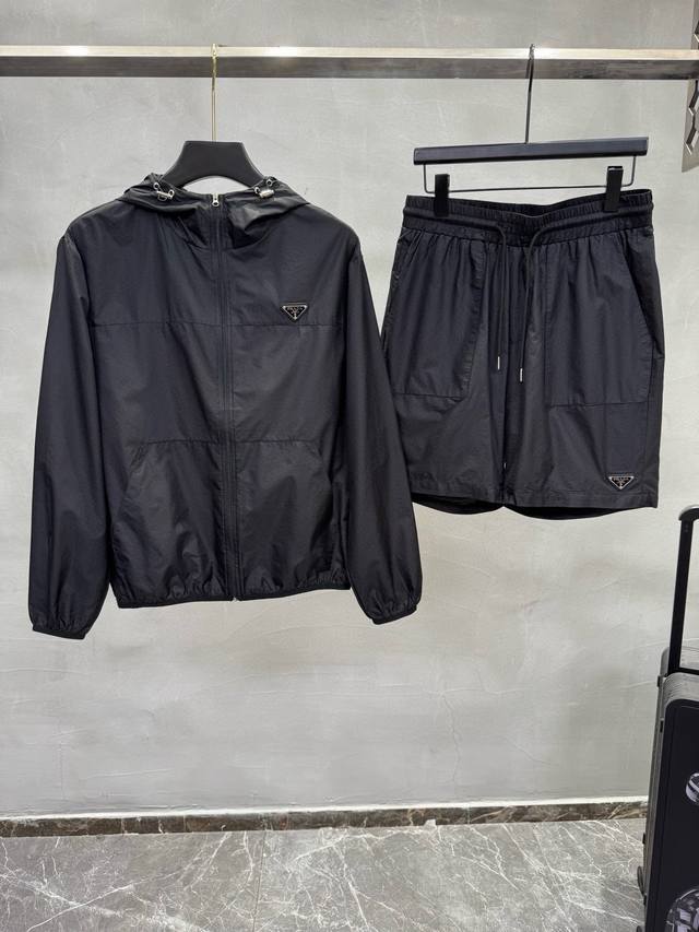 A set that is not sold separately. Prada highly recommends! The 25 spring and su