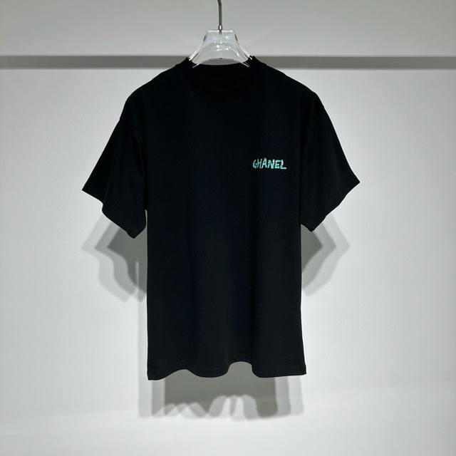 Chanel Chanel fashionable casual round neck T-shirt! The hand-painted print is n