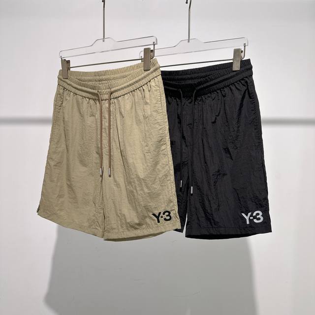 Y-3's new summer shorts are here! The nylon fabric of this pair of shorts is sup