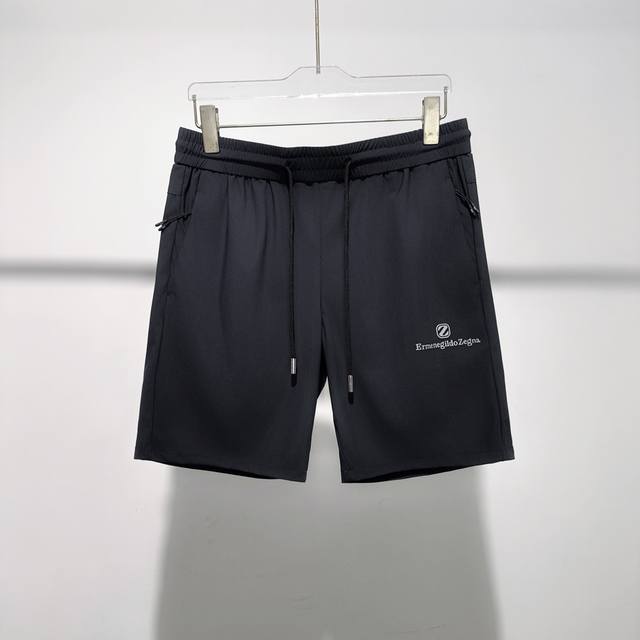 Logo has reflective effect Z's 2025 summer new shorts. Customized fabric is brea