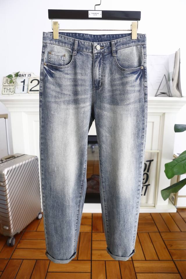 Dolce & Gabbana. 2025 summer new products! Fashionable men's summer thin jeans a