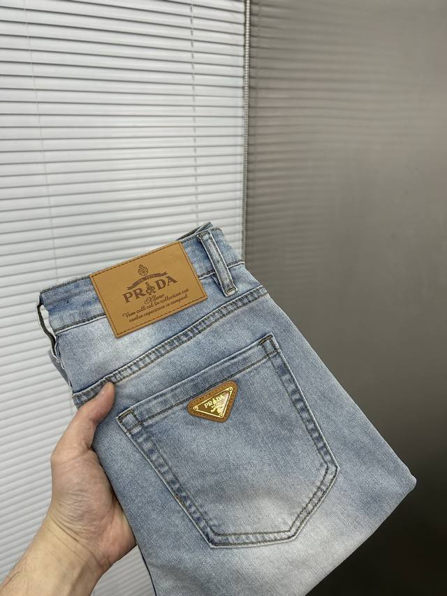 Prada 2025 new men's jeans are comfortable and elastic. Exclusively sold, fashio