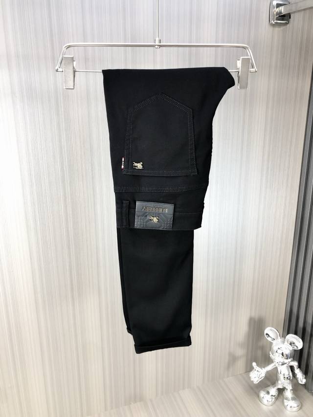 Burberry's latest men's jeans for spring and summer 2025! Heavy-duty washed deni