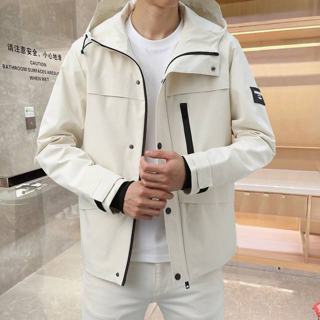 The same style as the official Burberry website, with complete three labels, the