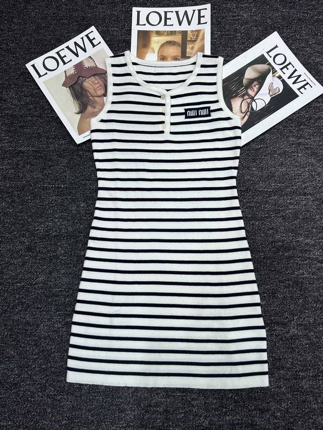 Special offer Miumiu simple and fashionable striped letter sleeveless knitted dr