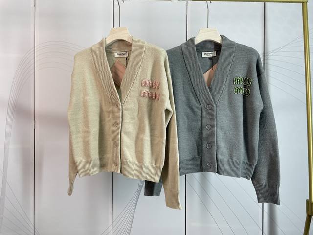 Miu Miu new diamond V-neck knitted cardigan sweater 2 colors 3 sizes Sml ready t