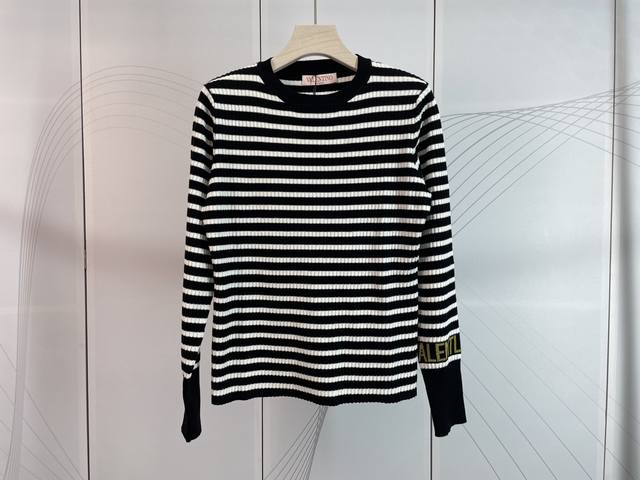 Valentino & Valentino new black and white color matching gold line logo jacquard