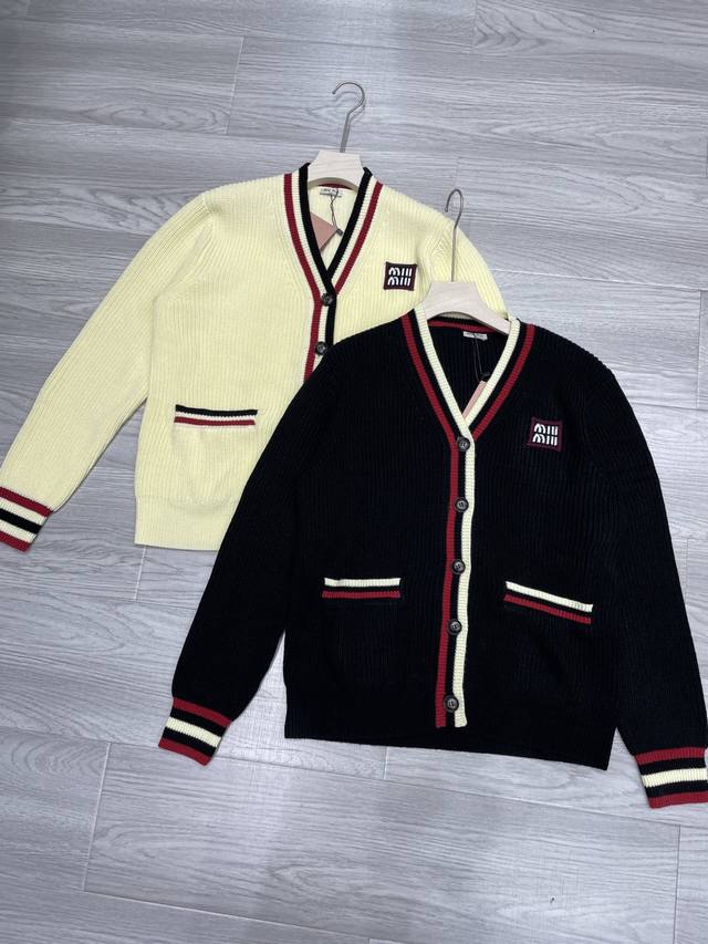 Miu Miu new contrast color V-neck letter logo cardigan 2 colors 3 sizes Sml read