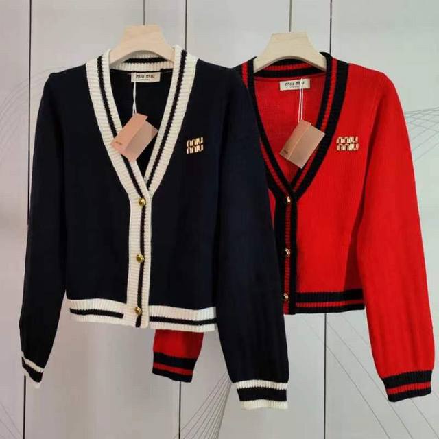Miumiu new V-neck color matching knitted cardigan 2 colors 3 sizes Sml spot supp