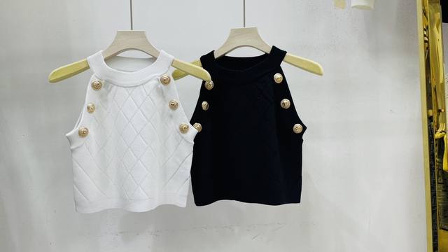 Balmain's new fine knit sleeveless top Fitted silhouette Round neck American off