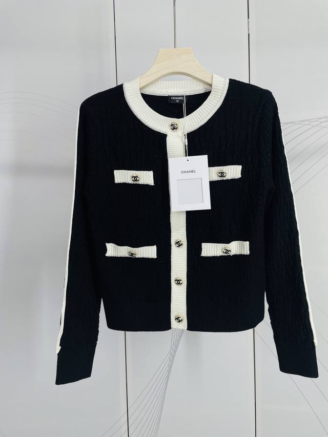 Chanel & Chanel new black and white color matching round neck slim wool knitted