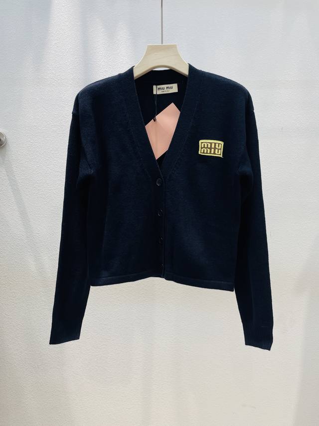 Miumiu autumn and winter new letter Logov collar short knitted cardigan Sml spot