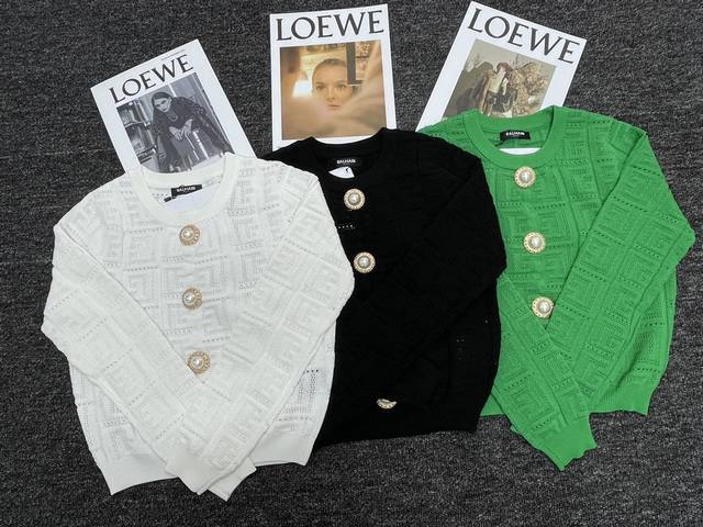 Balmain 2 Early Autumn New Arrivals Button Embellished Long Sleeve Cropped Sweat