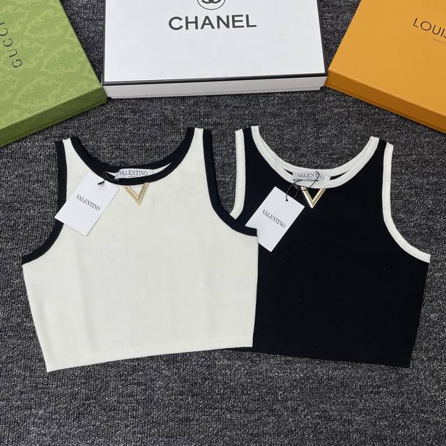 Valentino new metal V-shaped hollow short knitted vest 2 colors and three sizes