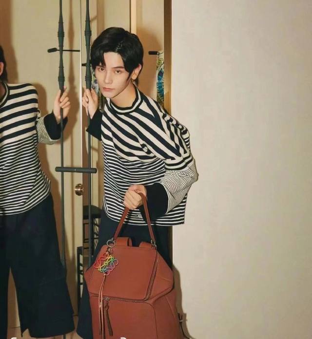 Promotional price Loe*E, striped pullover sweater new autumn and winter style, b