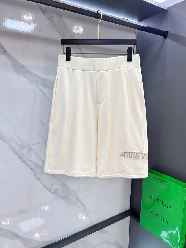 Louis Vuitton letter embroidered shorts Process description: The fabric is made