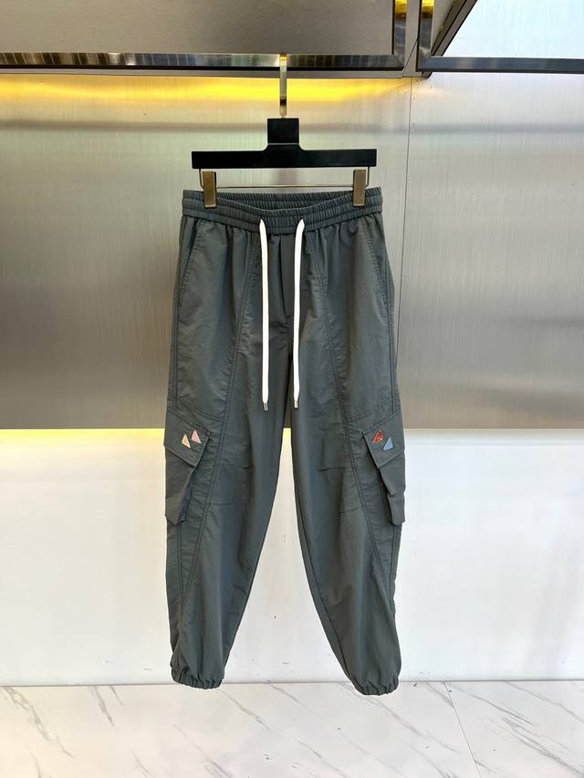 Prad, 2025 spring and summer new products launched by P! Triangle label straight