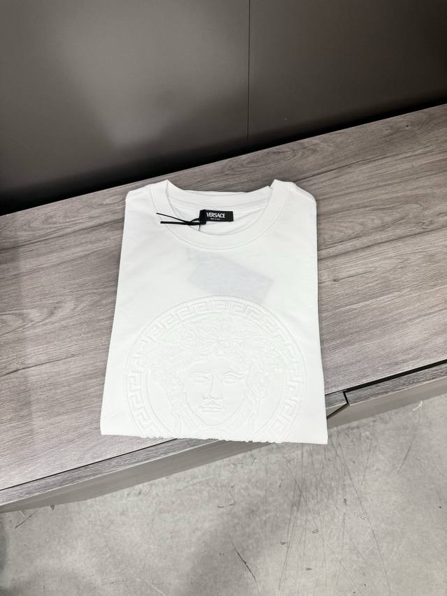 Versace highly recommends! 2025Ss summer new products are on sale at the counter