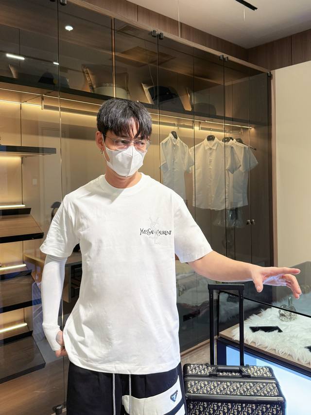Yves Saint Laurent has three complete labels. 2025 summer new short-sleeved shir