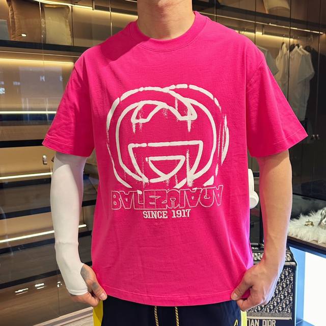 Gucci has three complete labels. 2025 summer new short-sleeved shirts, available