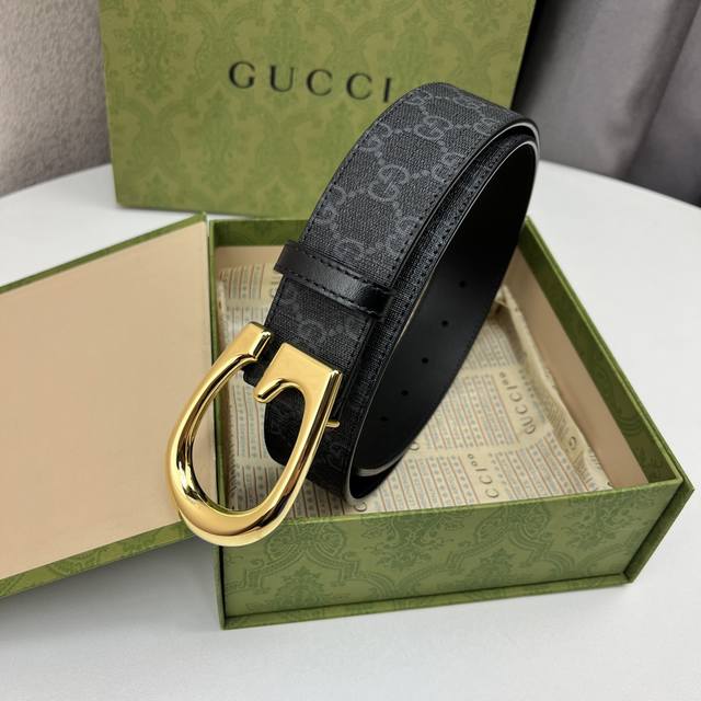 Gucci Gg Supreme high-end artificial canvas, decomposable material, with black l