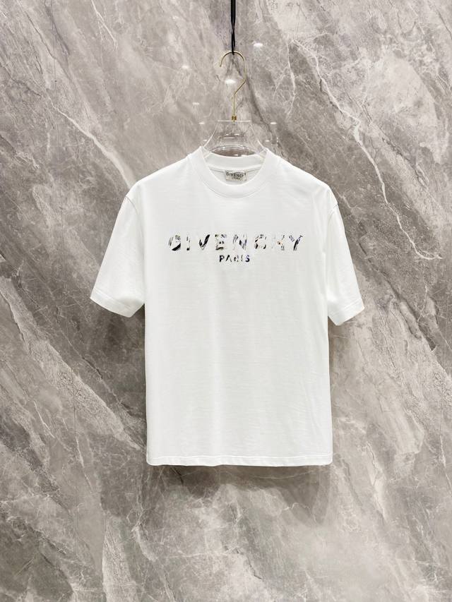 Givenchy 2025 Spring and Summer new models are launched in the counter. The late