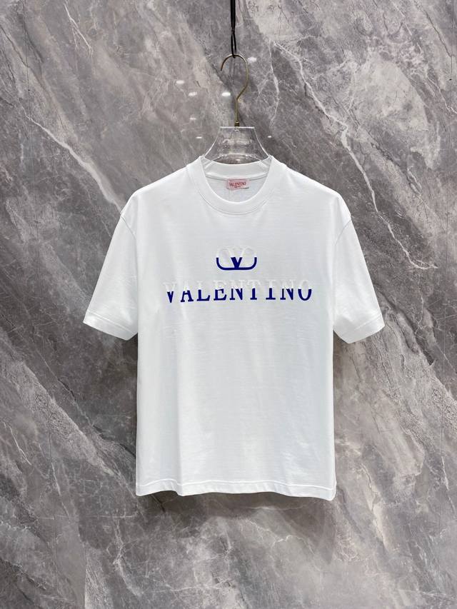 Valentino 2025 Spring and Summer new models are launched in the counter. The lat