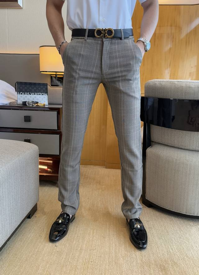 Burberry 2025Ss Spring and Summer Snake Year Casual Pants. Original 1:1 producti