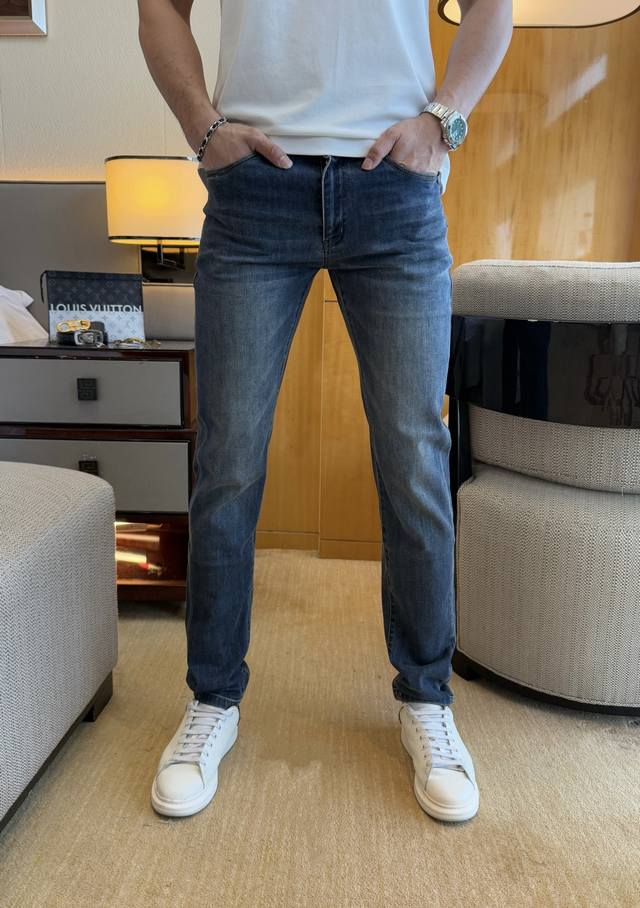 Lv 2025Ss Spring and Summer New Year's jeans for the Year of the Snake. Original