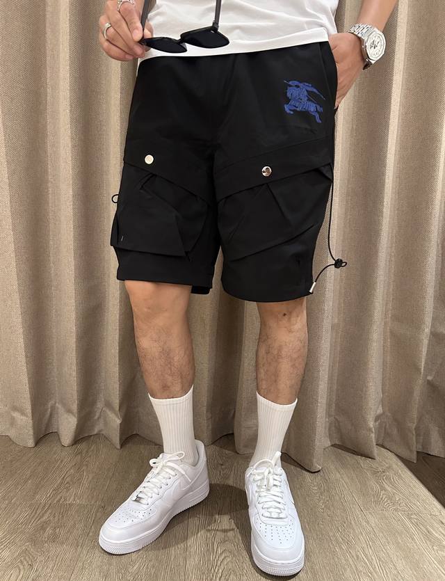 Bur is one size smaller. The new 2025 summer quick-drying shorts are a great cho