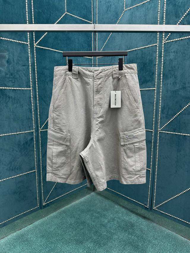 Paris 25Ss new grey cotton cargo shorts, cotton fabric, distressed effect, mid-r