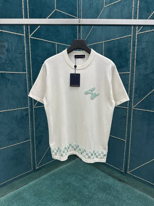 The new short-sleeved crew neck shirt of 25Ss from Lvjia is made of plain cotton