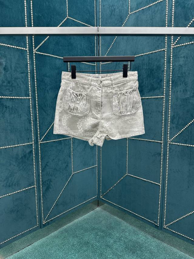Chanel 25Ss new Coco Beach series printed gradient pocket casual shorts for wome