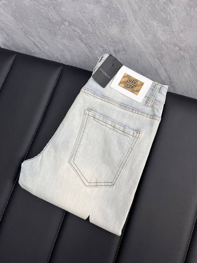 Givenchy's 2025 early spring new models are now available. Original hot-selling