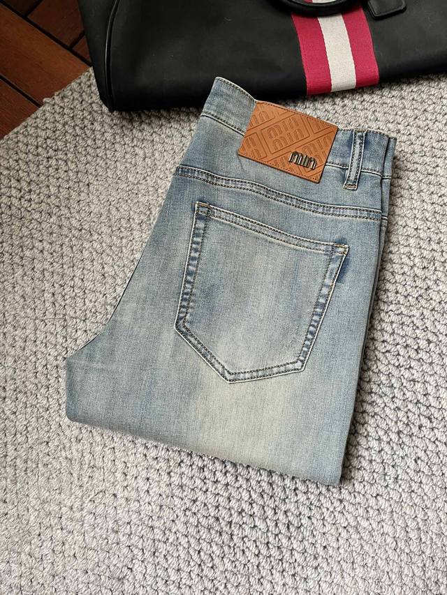 Miu's latest jeans for summer 2025. No pressure to enter the store. Hot-selling
