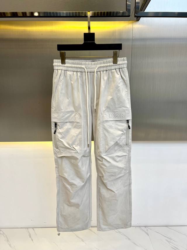 Dio-Cool overalls, a new trend This pair of overalls is the perfect combination