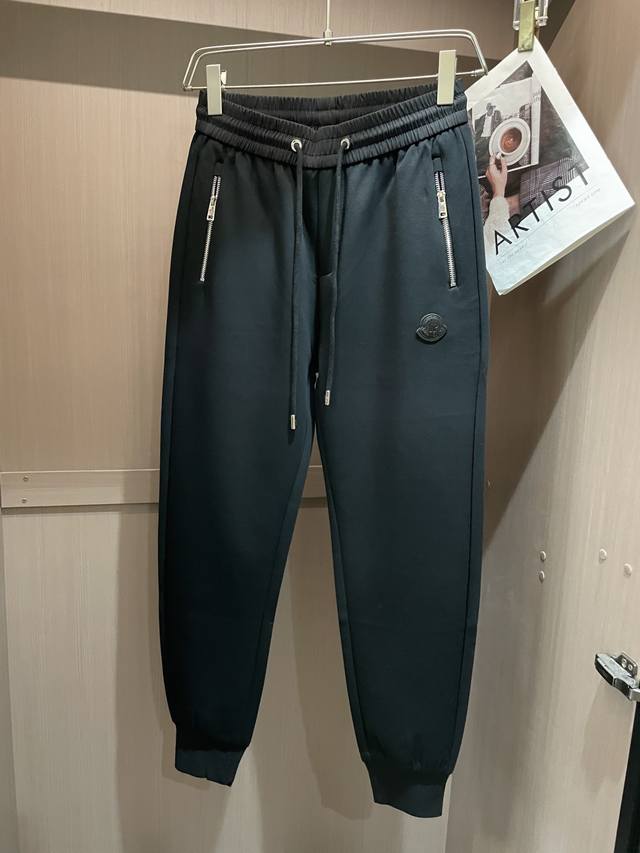 Moncler's latest series of men's casual pants for spring and summer 2025! is mad