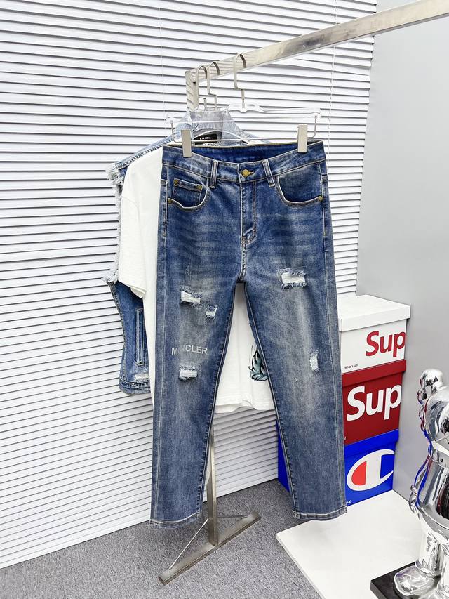 Moncler 2025 Spring and Summer new products are available at the counter. The be