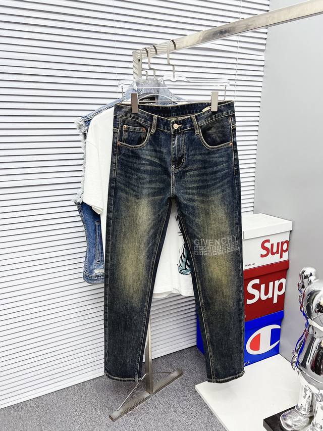 Givenchy 2025 Spring and Summer new products are available at the counter. The b